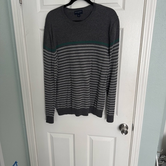 Men's Sweater Collection - Assorted Colors SIZE LARGE - Picture 11 of 11